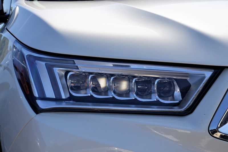 concession-auto-CANNES-min_acura-headlamp-2834131